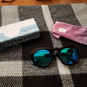 DIFF EYEWEAR Sunglasses